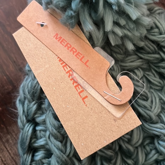 NWT Merrell Pom Pom Hat Cyan and Yellow - Picture 5 of 6